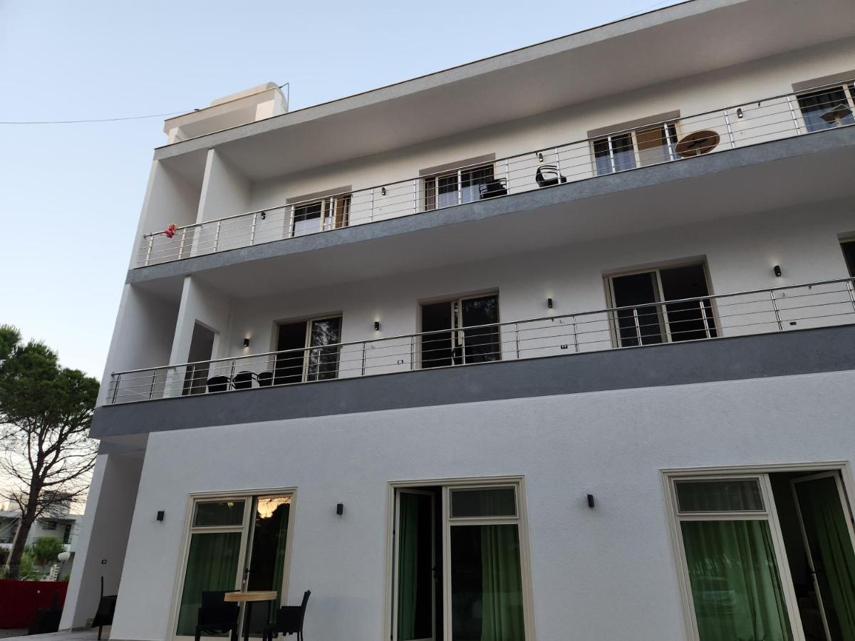 Sea Front Villa Vlorë Екстериор снимка