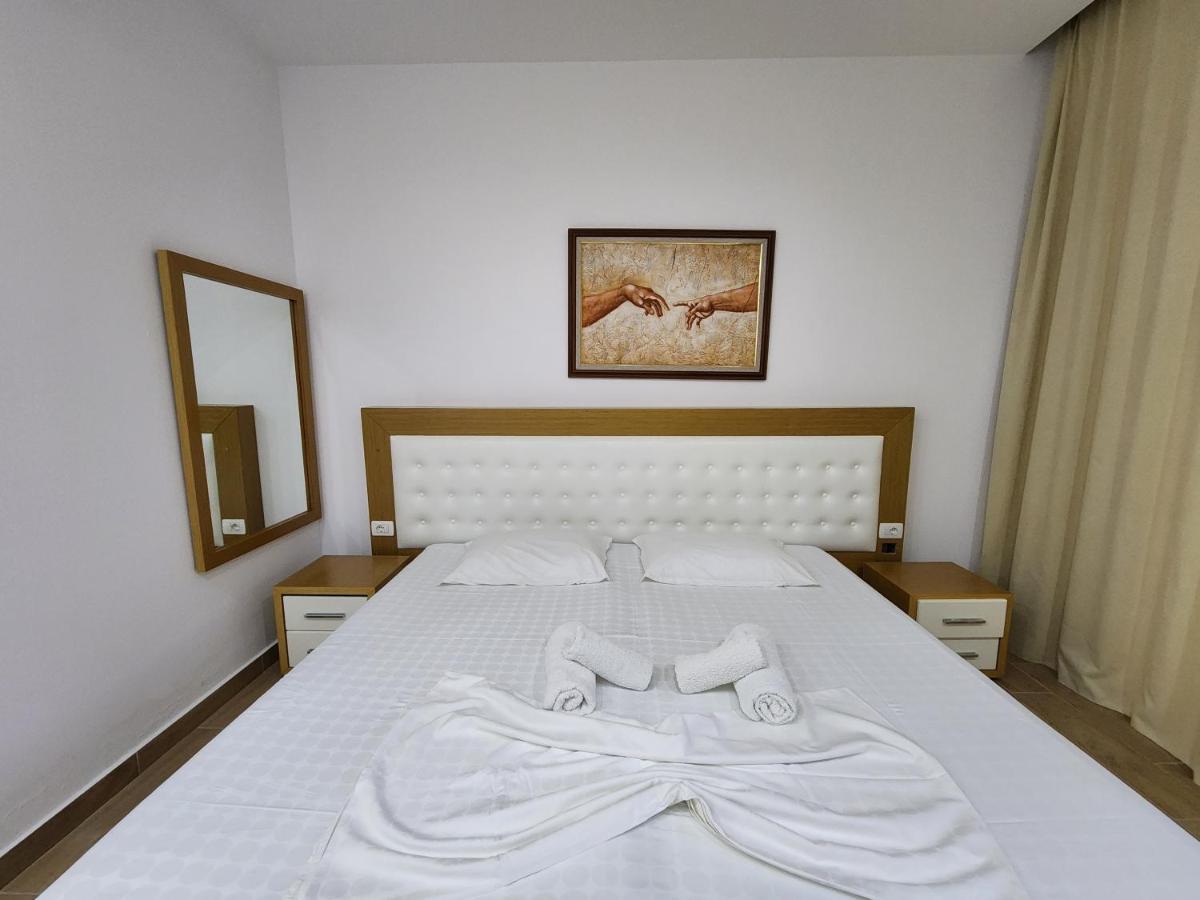 Sea Front Villa Vlorë Екстериор снимка