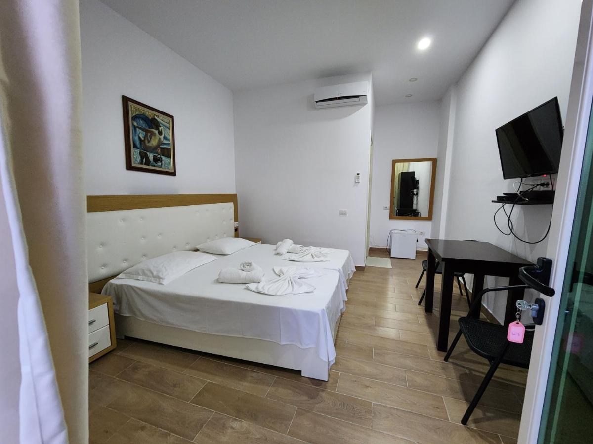 Sea Front Villa Vlorë Екстериор снимка
