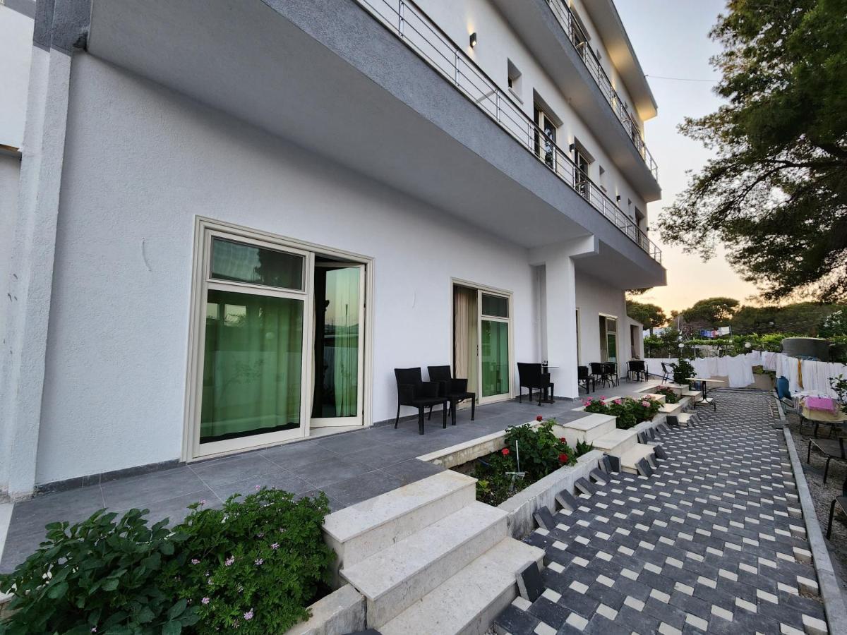 Sea Front Villa Vlorë Екстериор снимка