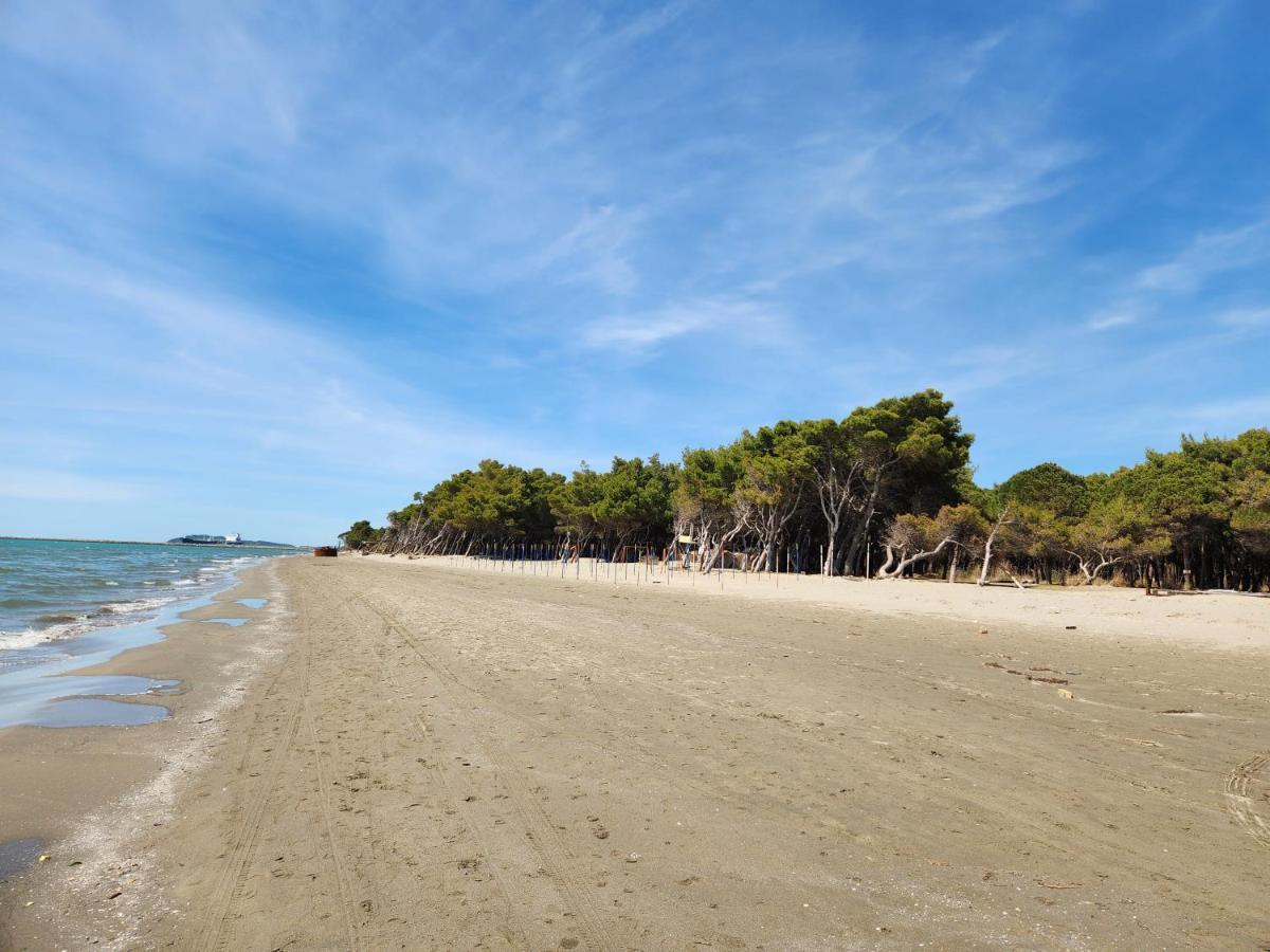 Sea Front Villa Vlorë Екстериор снимка