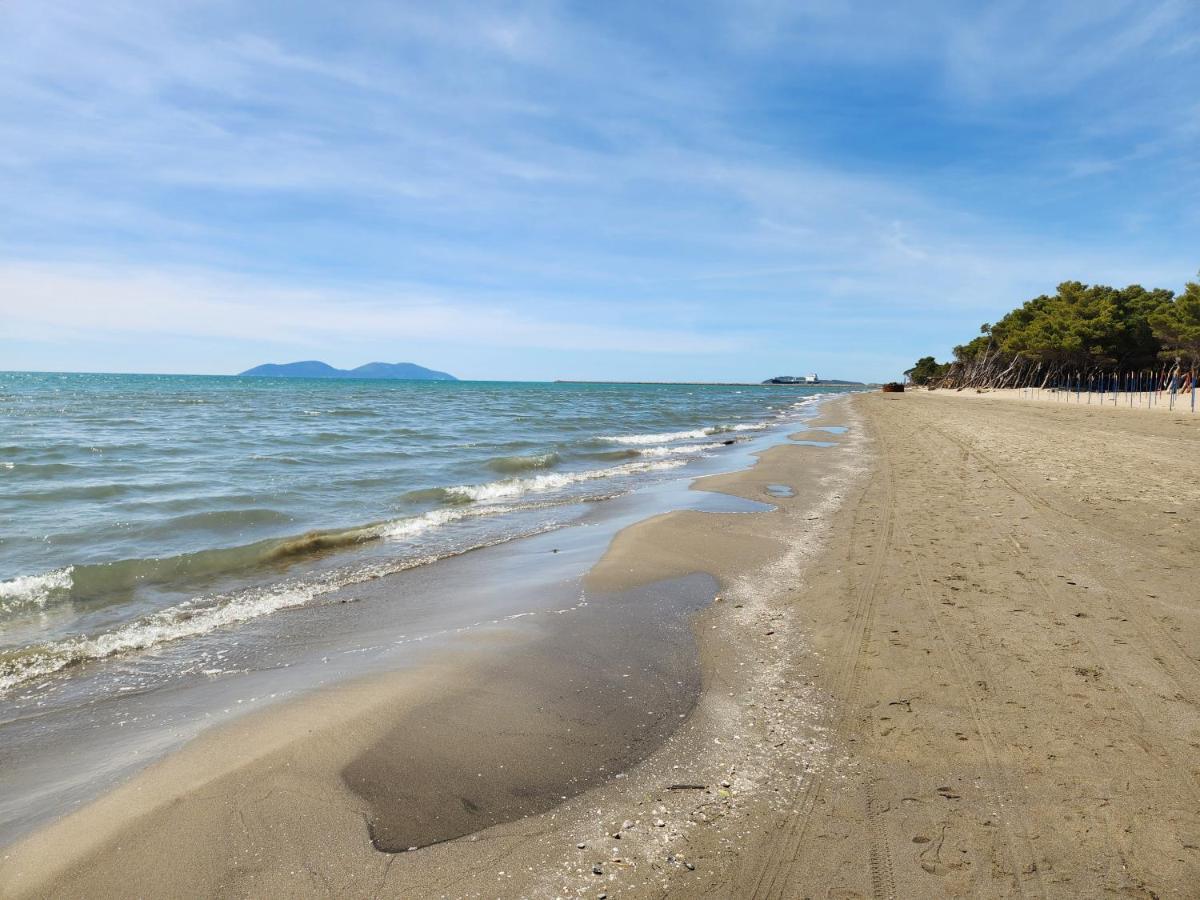 Sea Front Villa Vlorë Екстериор снимка