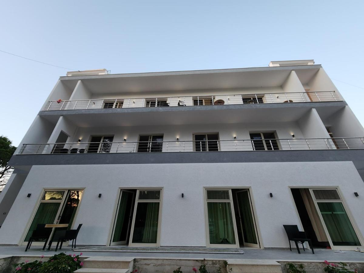 Sea Front Villa Vlorë Екстериор снимка