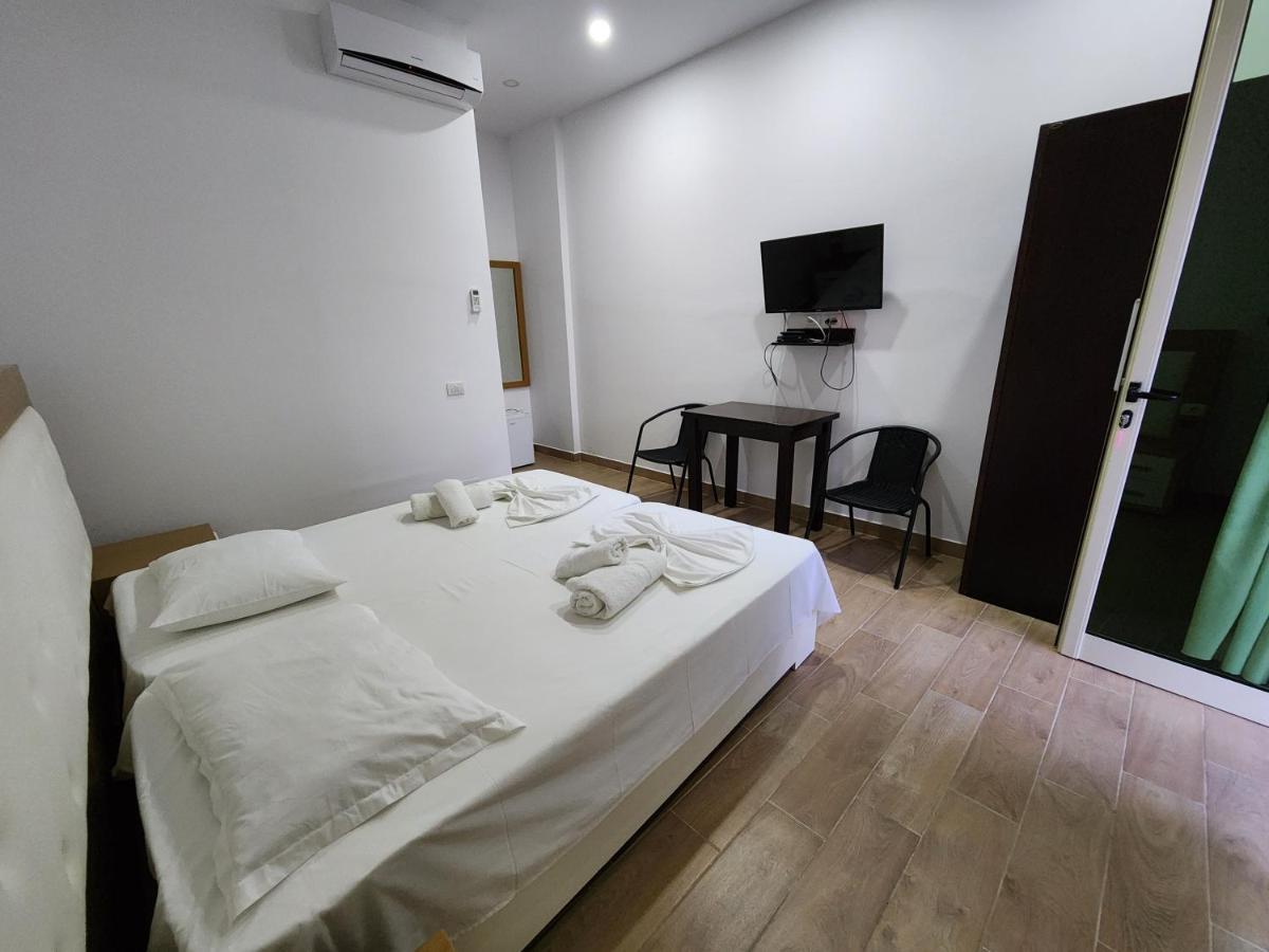 Sea Front Villa Vlorë Екстериор снимка